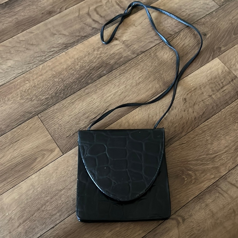 Black crossbody w/ mirror